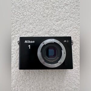 Nikon 1 J4 Camera + Lens